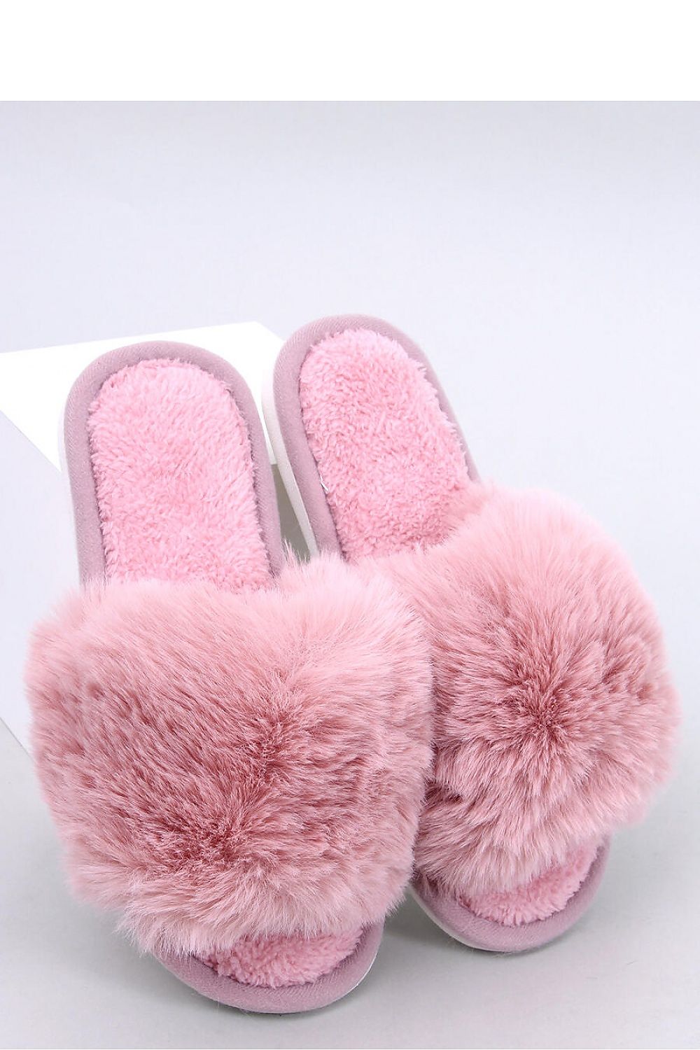 Slippers model 190368 Inello