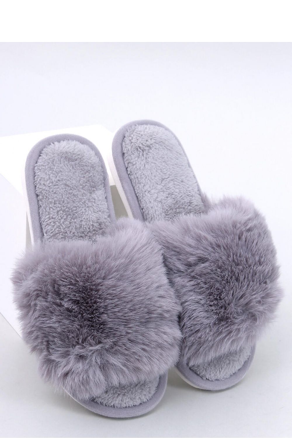 Slippers model 190369 Inello