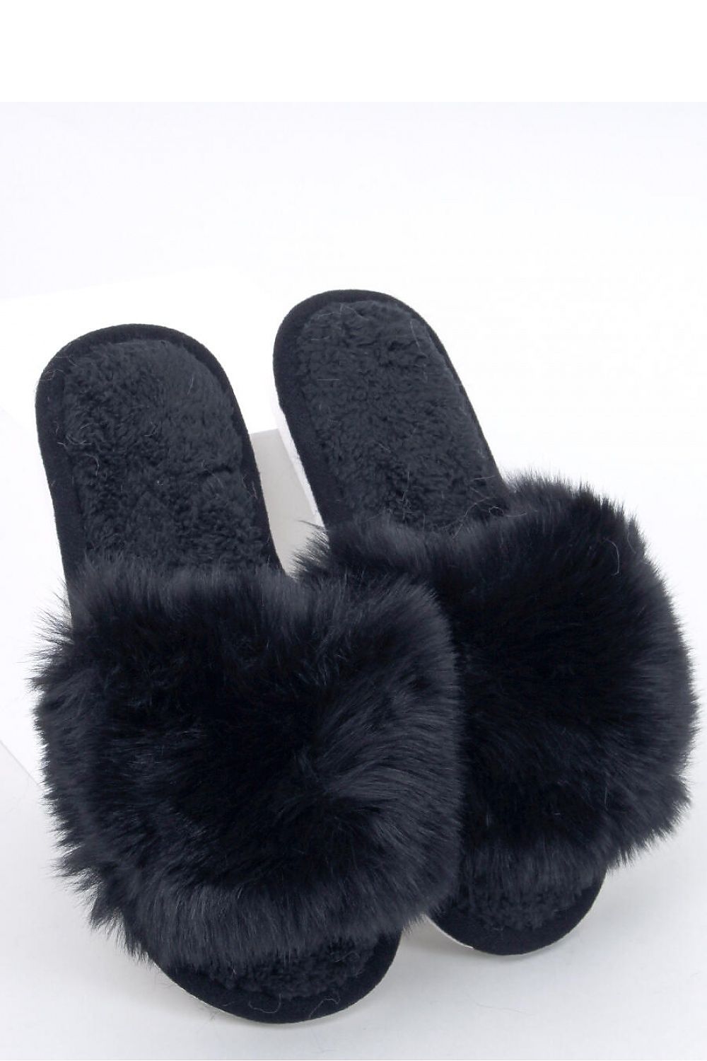 Slippers model 190371 Inello