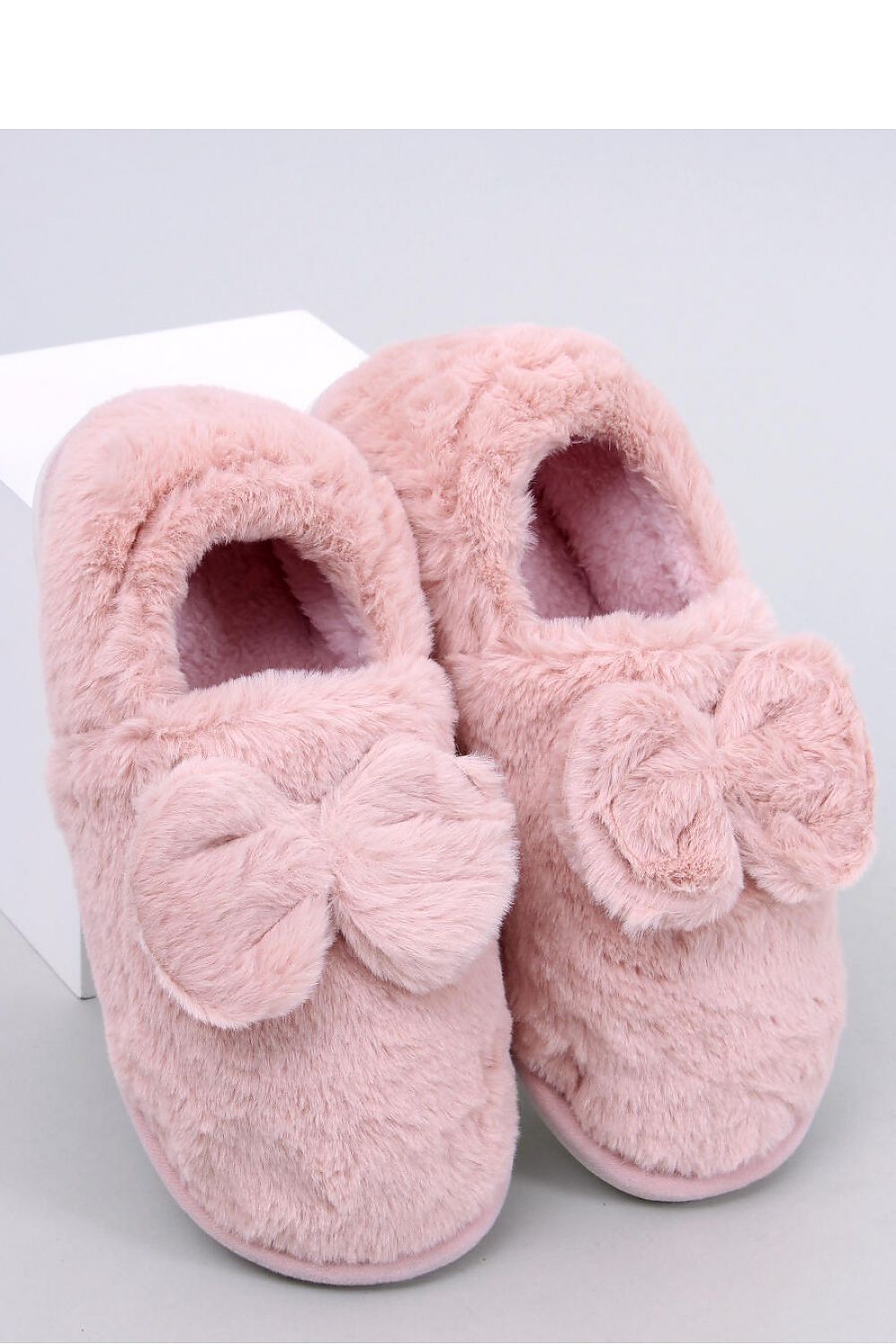 Slippers model 190374 Inello