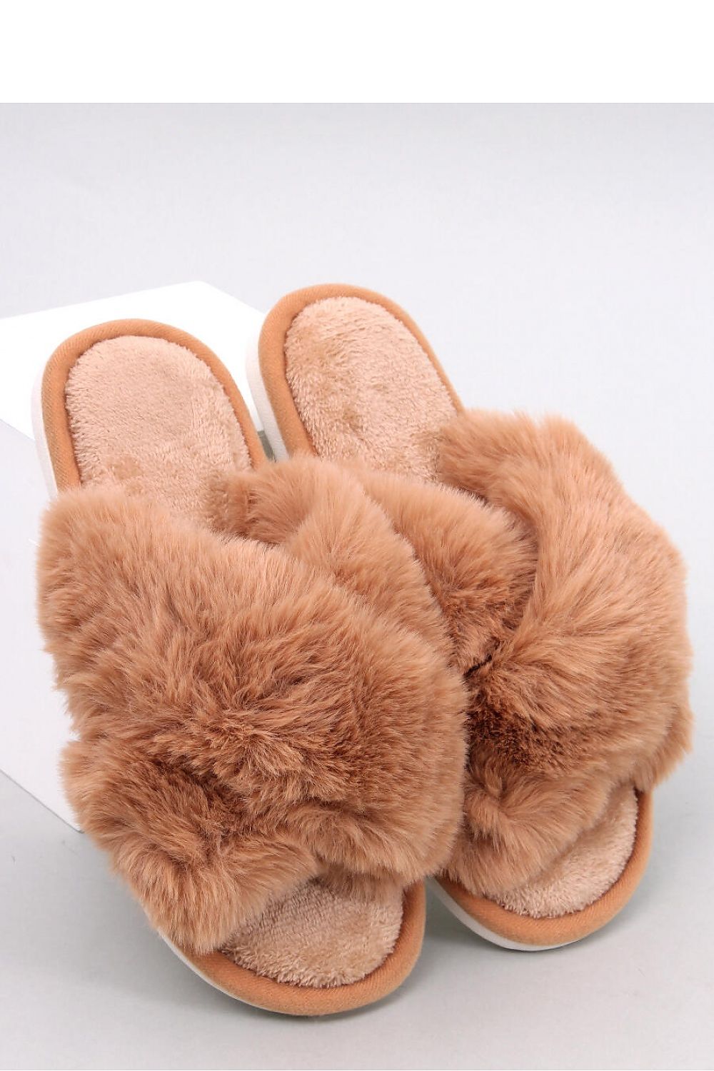 Slippers model 190380 Inello