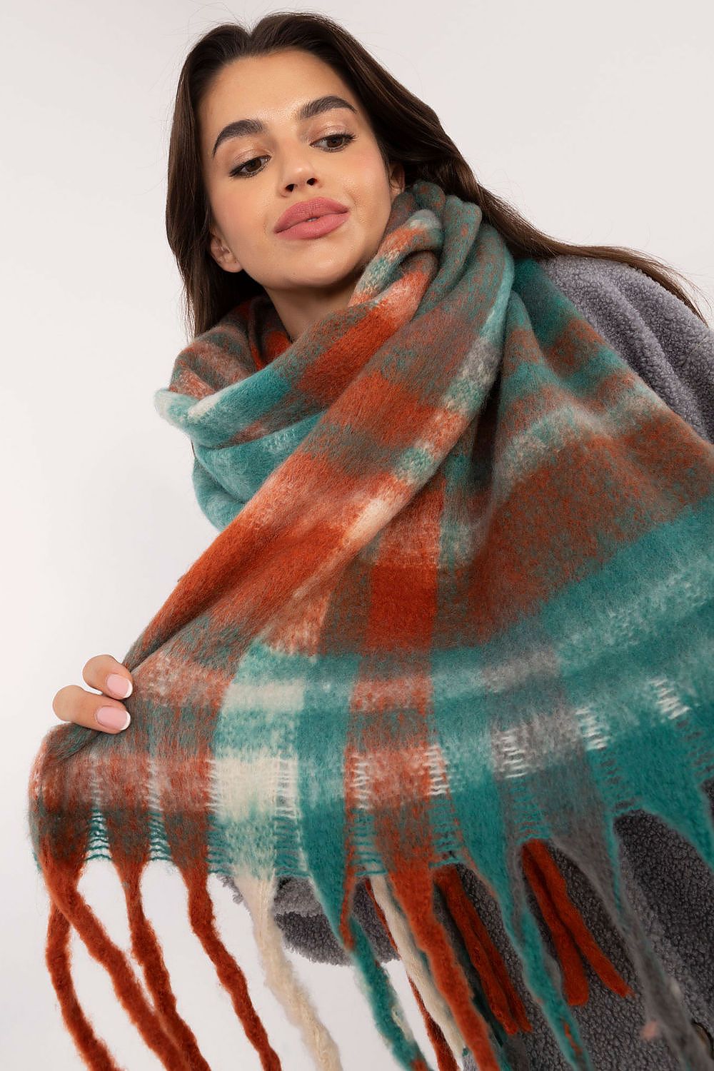 Shawl model 203170 AT